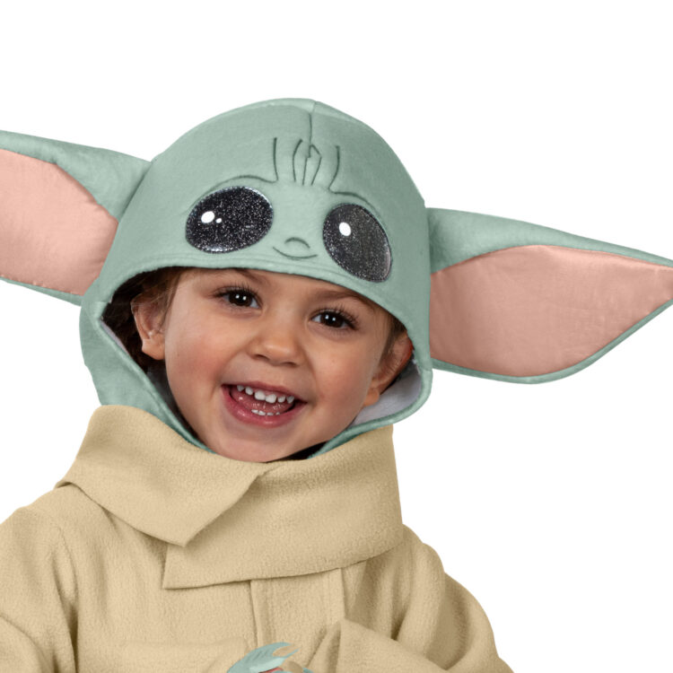 the child costume, child mask