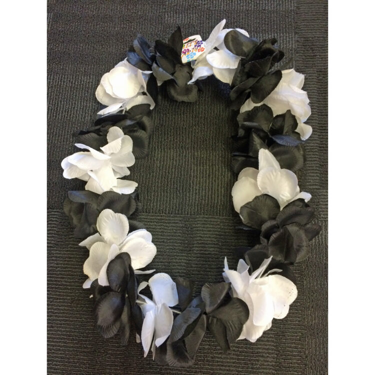 black and white lei 1 1 3.jpg