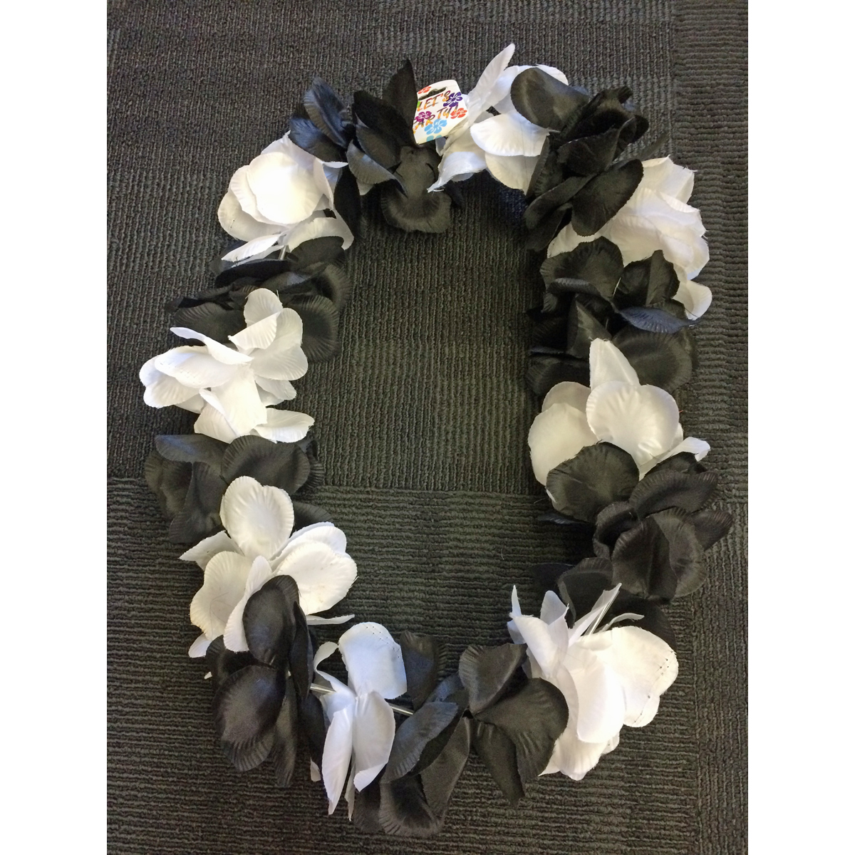 Black & White Flower Lei